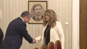 От „БСП – Обединена левица“ пристигнаха при Илияна Йотова