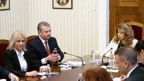 Йотова пред БСП: Правим всичко възможно изборите да бъдат на първата възможна дата. Надявам се на помощ от вас