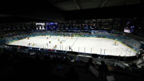 Епидемия на игрите? Отложиха хокеен мач заради норовирус