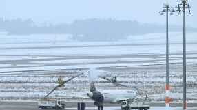 „Пистовата настилка е гладка като стъкло“: Спряха полетите от и за Берлин 