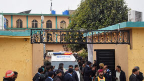 Най-малко 30 души загинаха при взрив в шиитска джамия в Пакистан