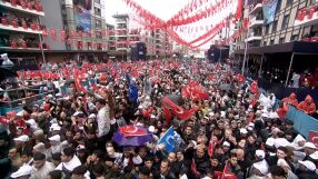 Турция отбеляза третата годишнина от опустошителните земетресения с мълчаливи шествия и възпоменателни церемонии