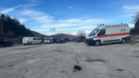 Неофициално: Намериха три тела в изоставен кемпер над Враца