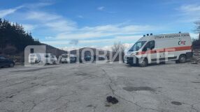 Неофициално: Намериха три тела в изоставен кемпер над Враца