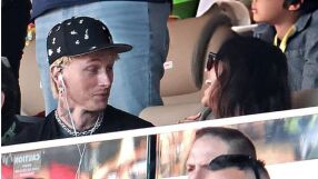 Ейса гледа SuperBowl, но не с Григор, а с друг мъж (СНИМКИ) 