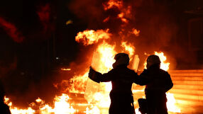 Масови антиправителствени протести в Албания: Полицаи са приети с изгаряния по крайниците