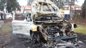 СДВР издирва извършителите на палежа в имота на кмета на Бистрица. Той видял мъже да бягат с мотор (СНИМКИ)