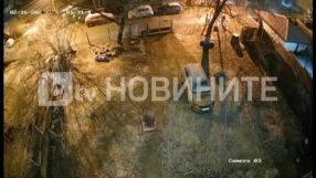 Двама пристигат с мотоциклет: Кадри показват умишления палеж в имота на кмета на Бистрица Самуил Попов (ВИДЕО)