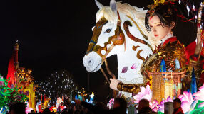 Годината на Огнения Кон започва с надежда за сила, движение и нов късмет