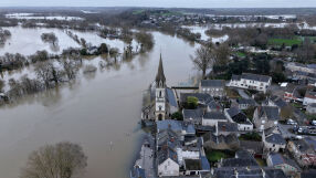 Хиляди домове и огромни площи в Западна Франция са под вода