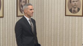 НА ЖИВО: Андрей Гюров представя служебния кабинет