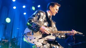 Крис Айзък: Сам съм – аз и китарата, без никакъв ангел