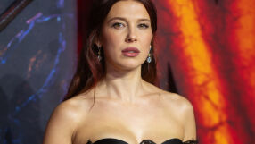 Мили Боби Браун навършва 22: Актрисата, която се сгоди с любимия пръстен на майка си (СНИМКИ)