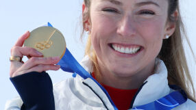 Мигът, в който Микаела Шифрин прегърна починалия си баща