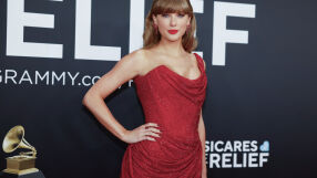 Звезден успех: Тейлър Суифт е отличена за най-продаван изпълнител! (СНИМКИ)