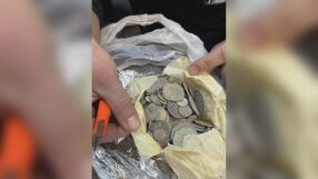 Митничари осуетиха контрабанда на антични монети и предмети