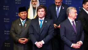 Президентът на Аржентина изпя хит на Елвис Пресли на Съвета за мир (ВИДЕО)