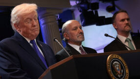 Тръмп обяви нови глобални мита от 10% след решението на Върховния съд