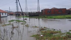На места реките в Хасковско остават критично високи, има залети дворове и стопански постройки (СНИМКИ)