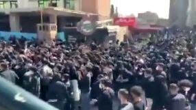 След бруталното смазване на антиправителствените демонстрации - студентски протест в Иран