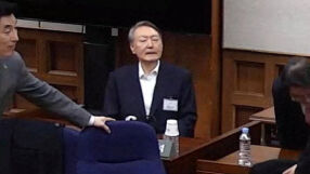 Осъденият на доживотен затвор президент Юн Сук-Йол обжалва присъдата си