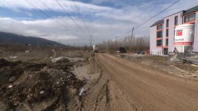 „Няма канализация, няма асфалтов път“: Жители на столичен квартал не могат да стигнат до домовете си