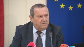 Свършва ли „глас срещу хляб“? Социалният министър срещу практиката помощи да бъдат ползвани като инструмент за влияние