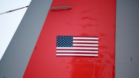 Откриха поражения от куршум по корпуса на американски самолет, излетял от Колумбия за САЩ