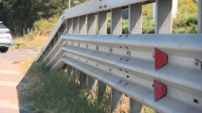 Служебният кабинет проверява мегапоръчка за мантинели за над 490 млн. евро