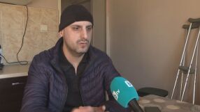 Млад мъж от Враца се нуждае от помощ, за да ходи без патерици