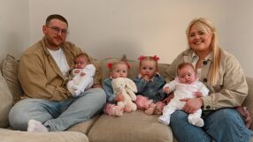 Казаха им, че няма да имат деца – днес имат 4 бебета, само за 1 година (СНИМКИ)