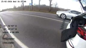 Гонка край Нова Загора: Спряха системен нарушител с шипове, карал без книжка и с чужди номера