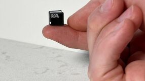 У нас е представена миниатюрна книга, която ще може да пътува до Луната 