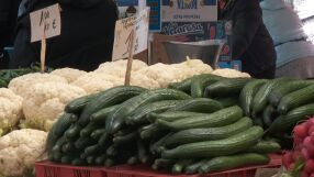 От краставици до фризьорски услуги: Малката кошница расте с до 73% при някои стоки