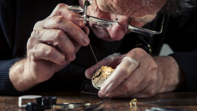 Наша съседка стана водещ център за ремонт на луксозни часовници