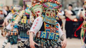 „Звън срещу злото“: Над 80 групи от три континента дефилират на „Кукерландия“ в Ямбол