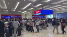 Българи са блокирани на летището в Дубай, чакали са около 4 часа в самолета
