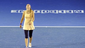 Глобиха Виктория Азаренка за неприличен жест (ВИДЕО)