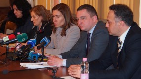 Туристическият министър се притесни за летния сезон