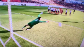 Японски гимназиален отбор с уникално изпълнение на пряк свободен удар (ВИДЕО)