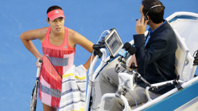 Тъстът на Мъри припадна и стресна Ана Иванович (ВИДЕО)