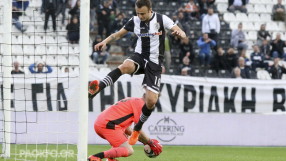 Червеният картон на Бербо ядоса треньора на съперниците (ВИДЕО)