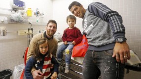 Меси и компания подариха радост на болни деца (ГАЛЕРИЯ и ВИДЕО)