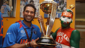 Да навъртиш 2400 км с колело, за да видиш идола си (ВИДЕО)