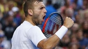 Тенисист с бяла тениска за 19 евро прави фурор в Мелбърн