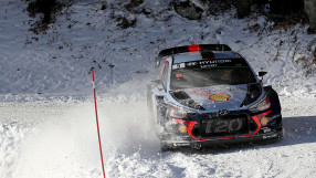 Нювил води след първия ден на рали 