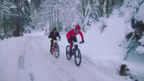На две колела върху снега (ВИДЕО)