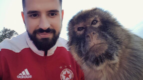 Футболистите на ЦСКА при маймуните в Гибралтар (СНИМКИ)