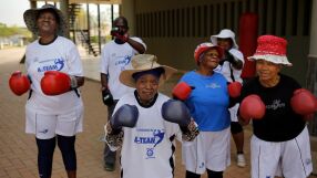 Баби започват да тренират бокс на 75! (ВИДЕО)