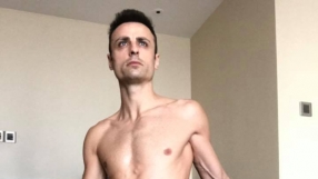 Бербо разтуптя сърцата на фенките с йога пози (СНИМКИ)